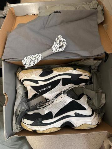 Balenciaga triple s beschikbaar voor biedingen