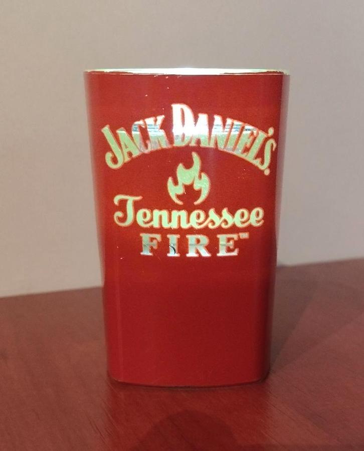Jack Daniels Tennessee Fire Shotglaasje met Licht 2cl. (D), Verzamelen, Merken en Reclamevoorwerpen, Gebruikt, Gebruiksvoorwerp