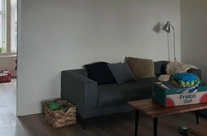 Design on stock aikon bank - grijsblauw, Huis en Inrichting, Banken | Bankstellen, Zo goed als nieuw, Rechte bank, Driepersoons