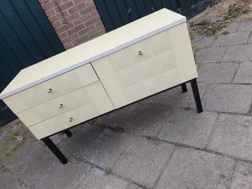 Vintage Side/board Seventies  beschikbaar voor biedingen