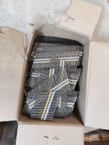Spijkers/strip, stripnagels voor luchttackers.  65 en 90mm. beschikbaar voor biedingen