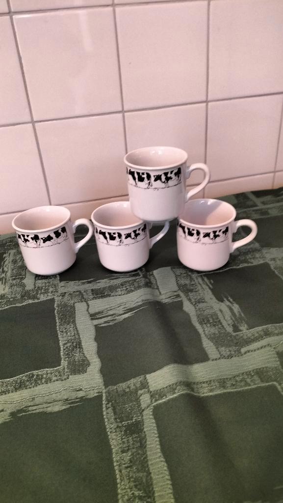 4 Koeien bekers  - nieuw ., Huis en Inrichting, Keuken | Servies, Nieuw, Kop(pen) en/of Schotel(s), Overige stijlen, Ophalen of Verzenden