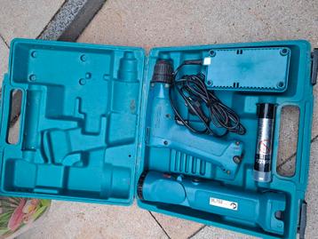 Makita boormachine met extra items erin beschikbaar voor biedingen