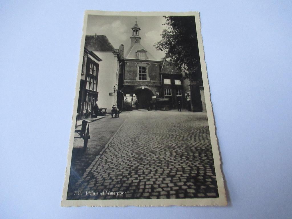 Ansichtkaart Tiel - Plein met Waterpoort, verzonden 1930, Verzenden, 1920 tot 1940, Gelopen, Noord-Brabant