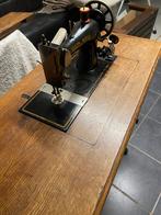 Antieke Naaimachine met Tafel, Antiek en Kunst, Antiek | Naaimachines, Ophalen