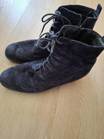 blauwe schoenen / lage laarzen maat 39   beschikbaar voor biedingen