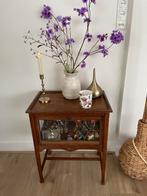 Oud klepkastje met glas in lood. Zonder inhoud., Ophalen