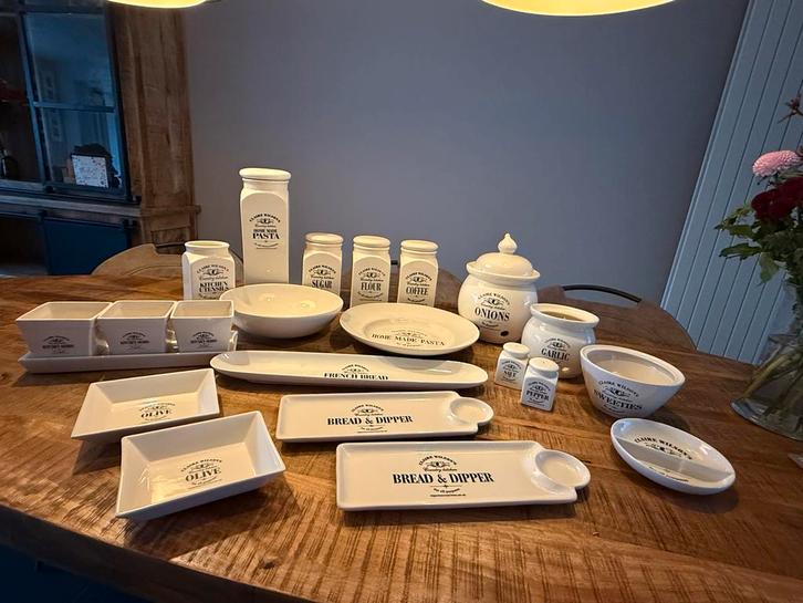 Claire Wilson Keukenaccessoires Set, Huis en Inrichting, Keuken | Potten en Pannen, Pot, Bus of Blik, Overige materialen, Ophalen