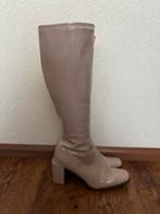Beige laklaarzen van Sacha, maat 38, Kleding | Dames, Schoenen, Hoge laarzen, Beige, Ophalen of Verzenden, Zo goed als nieuw