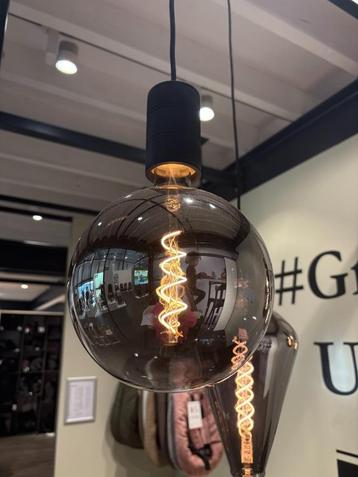 Hang lamp beschikbaar voor biedingen