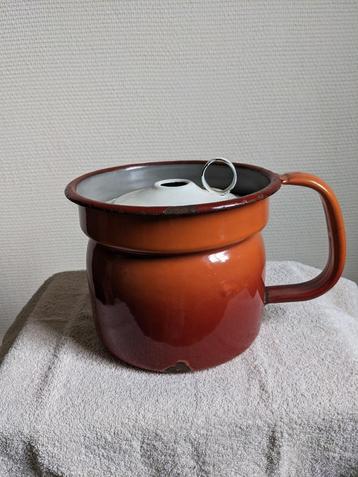Melkkoker met deksel, emaille.  beschikbaar voor biedingen