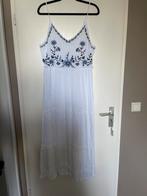 BPC witte maxi jurk met blauwe borduursels maat 42, Kleding | Dames, Jurken, Wit, Maat 42/44 (L), Ophalen of Verzenden, Zo goed als nieuw
