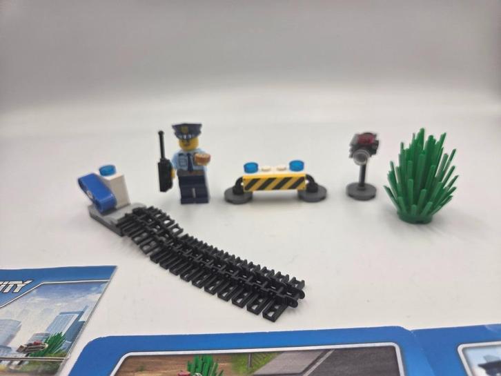 Lego City 40175 Policeman with Cookie and Stinger, Kinderen en Baby's, Speelgoed | Duplo en Lego, Zo goed als nieuw, Lego, Complete set