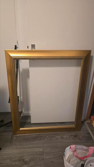Grote gouden lijst. 105 x 89 cm. beschikbaar voor biedingen