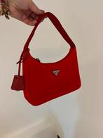Prada re-edition tas (1x gebruikt), Sieraden, Tassen en Uiterlijk, Tassen | Damestassen, Verzenden