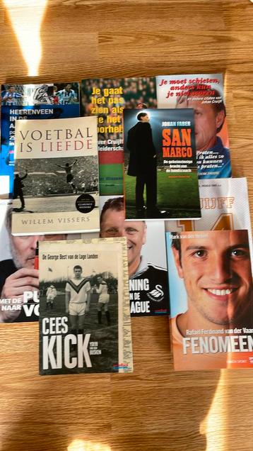 10 Voetbalboeken beschikbaar voor biedingen
