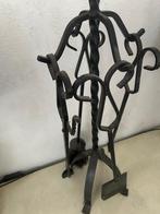 Prachtig bewerkt  vierdelig  gietijzeren kachelbestek, Ophalen of Verzenden, Zo goed als nieuw, Vrijstaande haard, Houthaard