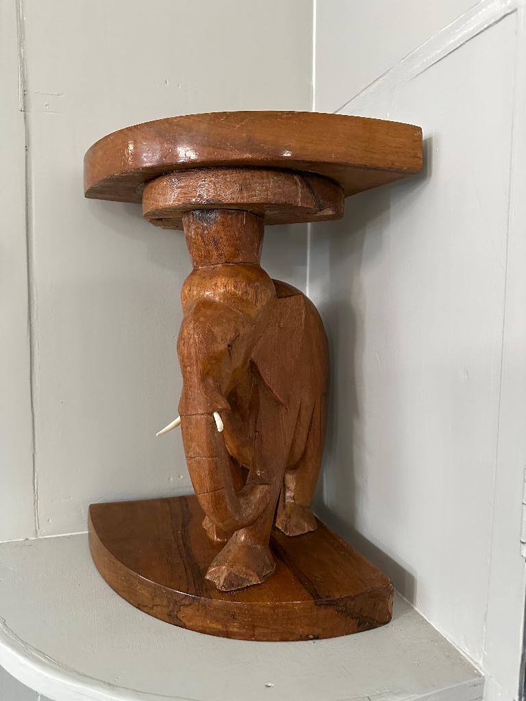 SALE: antieke bijzettafeltjes olifant zonder olifantenivoor