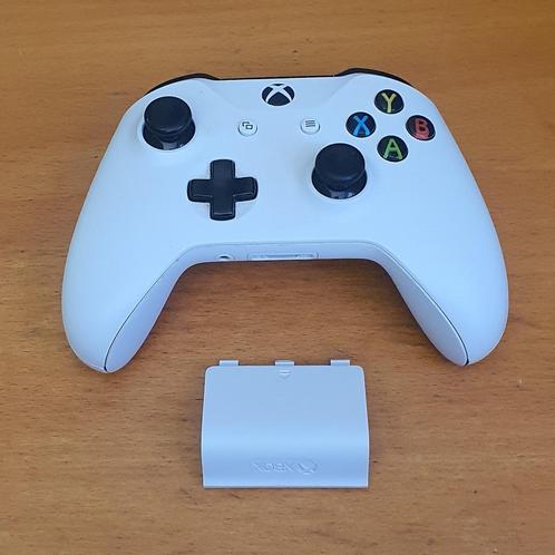Originele XBOX ONE WHITE Controller, Spelcomputers en Games, Games | Xbox One, Gebruikt, 1 speler, Vanaf 3 jaar, Ophalen of Verzenden