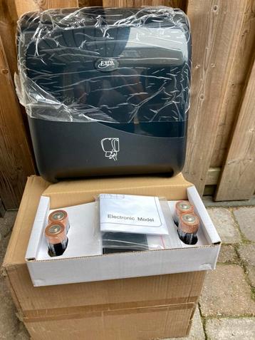 PAERL.  HANDDOEK. AUTOMAAT beschikbaar voor biedingen