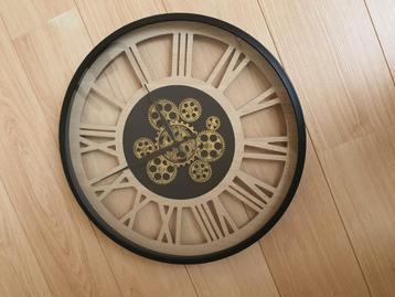 Wandklok ca 60 cm beschikbaar voor biedingen