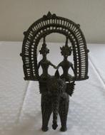 Bronzen beeld uit India . Godin en God op een olifant, Ophalen of Verzenden