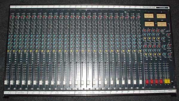 Soundcraft 200b mengtafel met 24 sporen. Incl flightcase., Muziek en Instrumenten, Mengpanelen, Gebruikt, 20 kanalen of meer, Ophalen