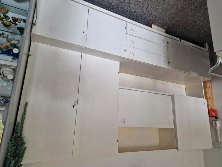 Retro wandmeubel (foto staat op zijn kop!), Huis en Inrichting, Kasten | Buffetkasten, Zo goed als nieuw, Minder dan 100 cm, 25 tot 50 cm