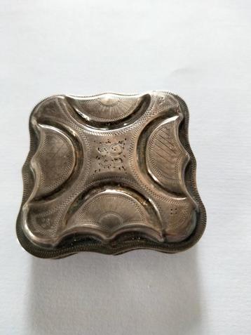 Antieke zilveren pepermunt doosje  beschikbaar voor biedingen