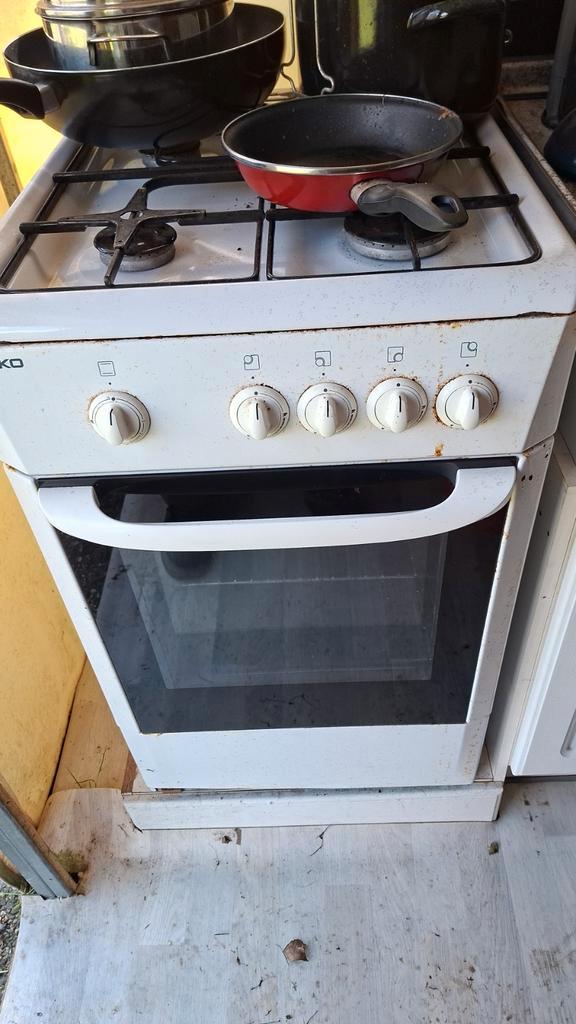 Propaan/butaan gasfornuis met oven - schuur/overkapping, Witgoed en Apparatuur, Fornuizen, Gebruikt, Vrijstaand, Gas, 4 kookzones