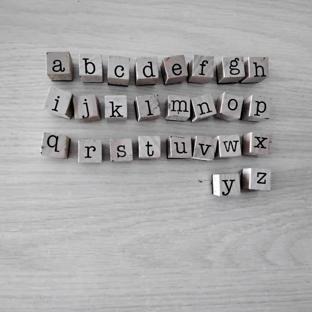 Stempels abc, Hobby en Vrije tijd, Stempelen, Ophalen of Verzenden, Gebruikt, Houten stempel