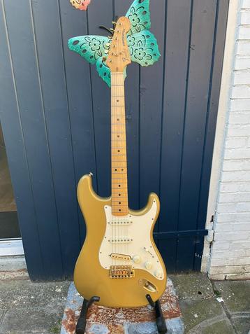 Fender stratocaster Gold beschikbaar voor biedingen