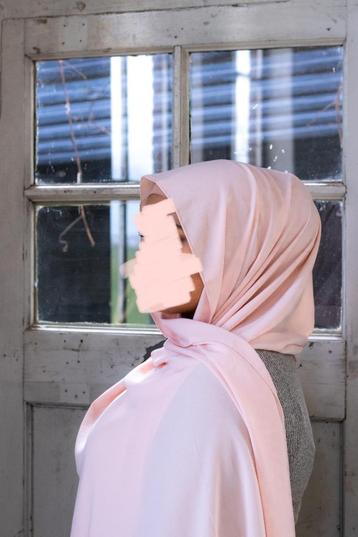 Hoofddoeken Medine zijde - opruiming wegens stoppen webshop beschikbaar voor biedingen