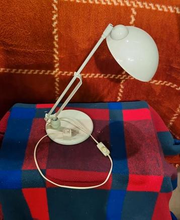 Vintage bureaulamp wit beschikbaar voor biedingen