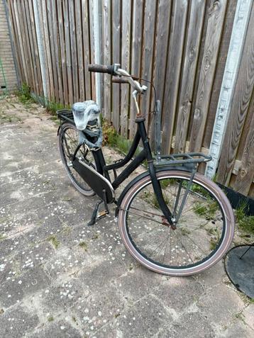 Oma fiets beschikbaar voor biedingen