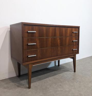 Moderne mid-century ladekast beschikbaar voor biedingen