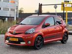 Toyota Aygo 1.0 VVT-i Dynamic Orange/nw ketting incl waterpo, Auto's, Toyota, Voorwielaandrijving, Euro 5, Gebruikt, Overige kleuren