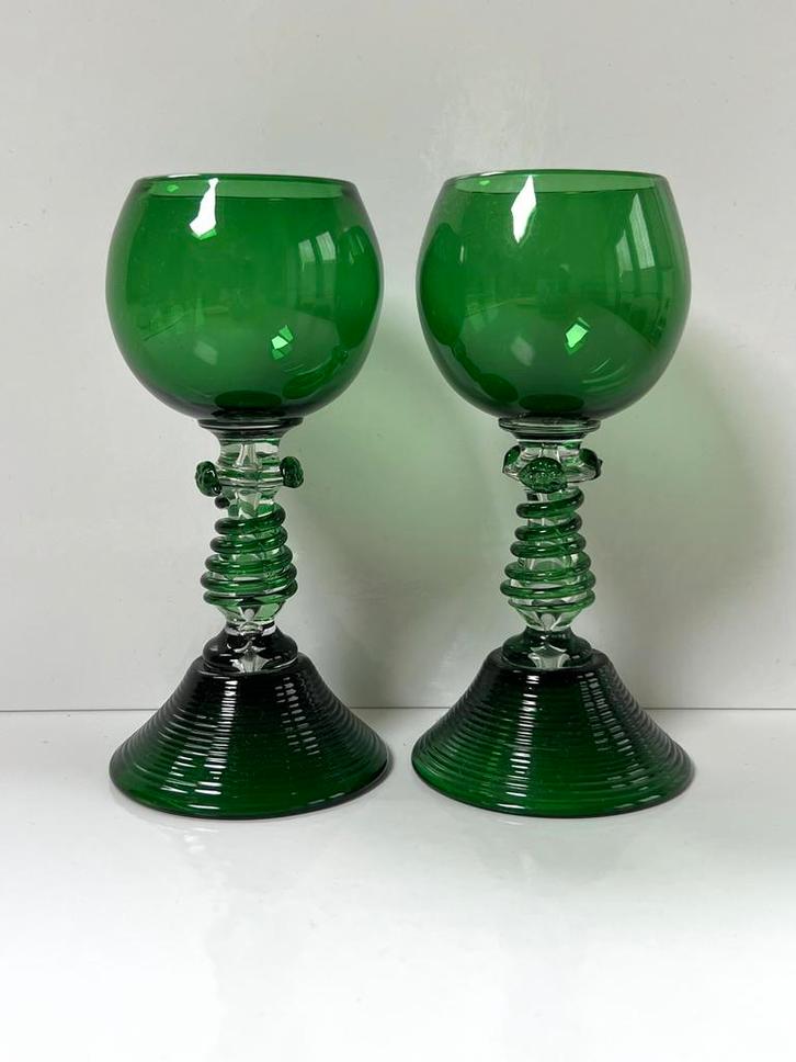 2 antieke wijnglazen Römer groen uit Theresienthal, Antiek en Kunst, Antiek | Glas en Kristal, Ophalen