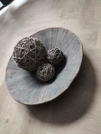 Houten schaal met decoratieve ballen, Ophalen