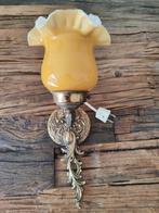 Prachtige wandlamp

Glazen geschulpt kapje
in nieuwstaat, Ophalen of Verzenden