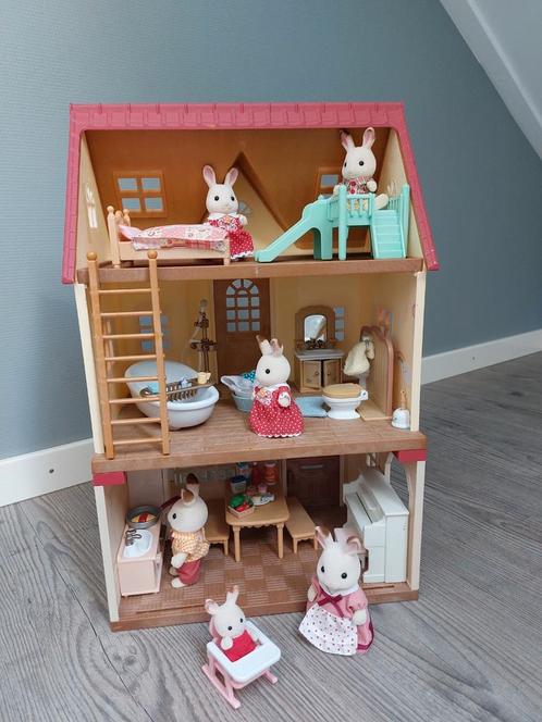 Sylvanian families huizen met inrichting en konijntjes, Kinderen en Baby's, Speelgoed | Poppenhuizen, Zo goed als nieuw, Ophalen of Verzenden
