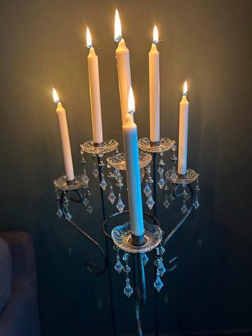 Prachtige 6-armige metalen kandelaar beschikbaar voor biedingen