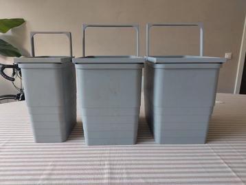 3 prullenbakken (voor in inbouw prullenbak in keukenkastje) beschikbaar voor biedingen