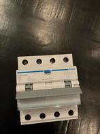 Hager B 32 adm432g aardlekautomaat 4 polig, Hobby en Vrije tijd, Ophalen of Verzenden, Zo goed als nieuw