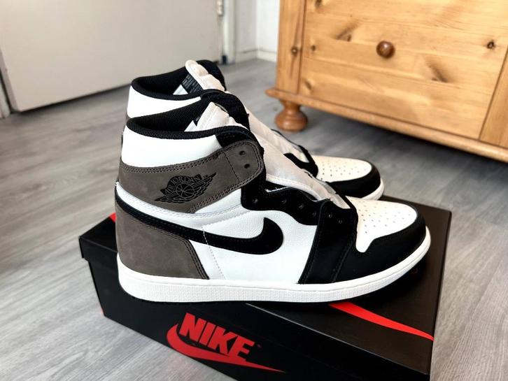 Air Jordan 1 “Dark Mocha” – EU45 – Nieuw, Kleding | Heren, Schoenen, Nieuw, Sneakers of Gympen, Bruin, Ophalen of Verzenden
