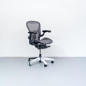 3 Herman Miller Aeron bureaustoelen Remastered Graphite A beschikbaar voor biedingen