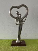 Gilde Figuur - Metalen Sculptuur op houten sokkel - Love, Ophalen of Verzenden