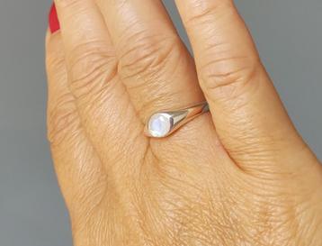 	 Zilveren ring met natuurlijke Maansteen steen zilver 925 beschikbaar voor biedingen