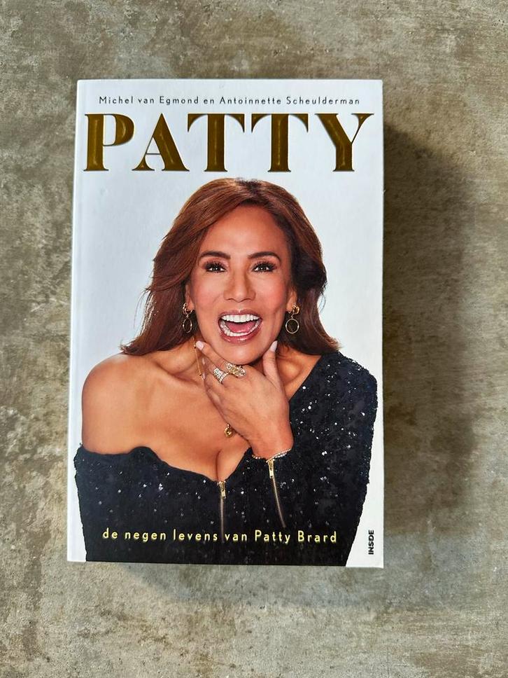 Boek: Patty - De negen levens van Patty Brard, Boeken, Biografieën, Zo goed als nieuw, Film, Tv en Media, Ophalen of Verzenden
