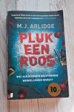 Pluk een Roos - M.J. Arlidge Thriller, Boeken, Ophalen of Verzenden, Gelezen, M.J. Arlidge